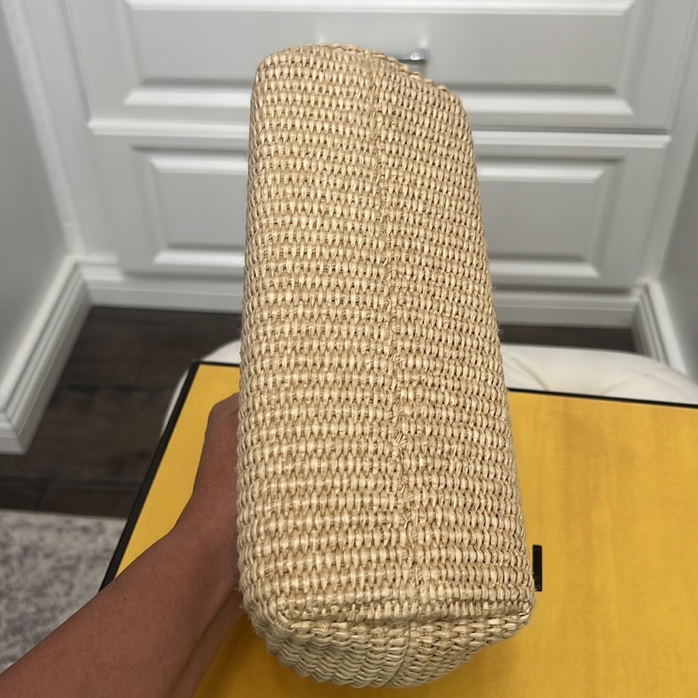 AUTHENTIC FENDI First Small
Natural straw bag - Picture 5 of 17